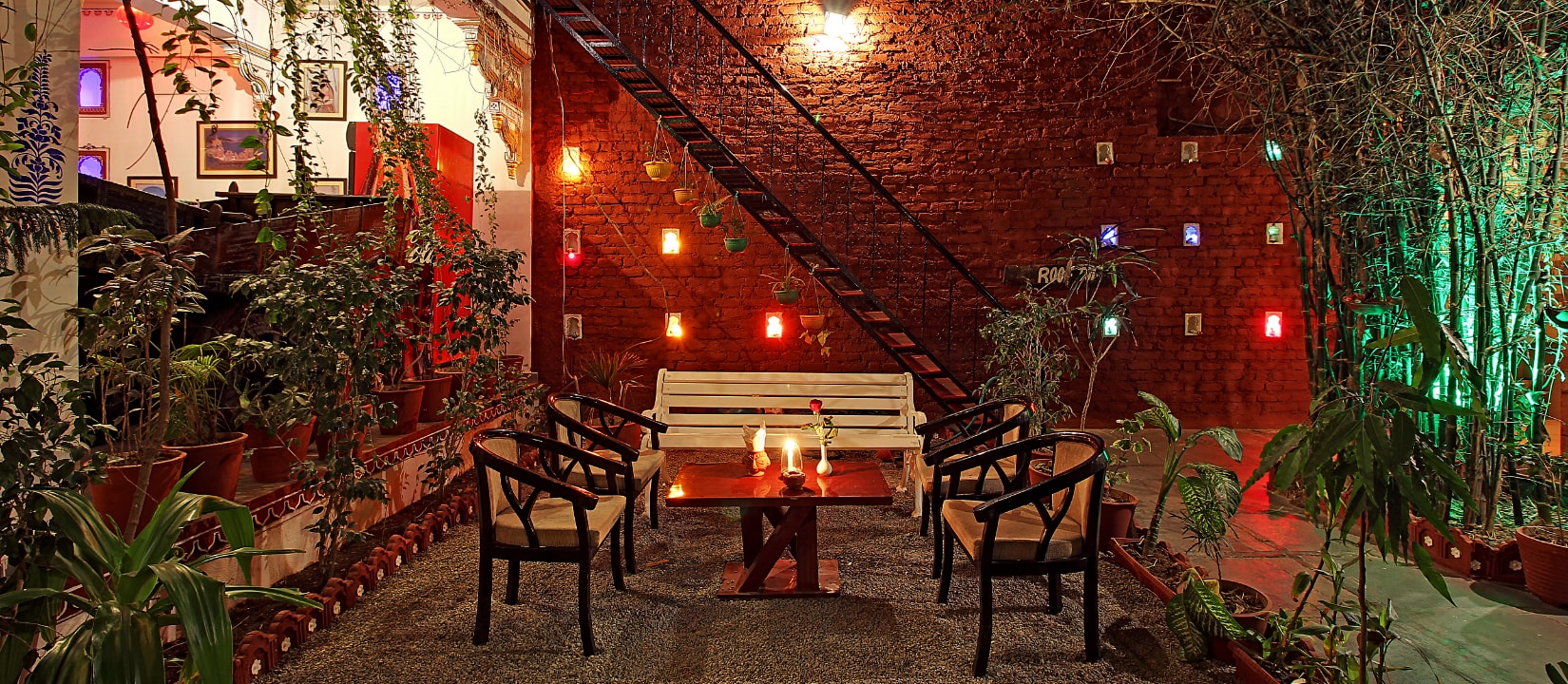 restaurant-harigarh-udaipur-slide004